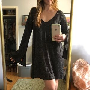 Ecote Bell-sleeved dress